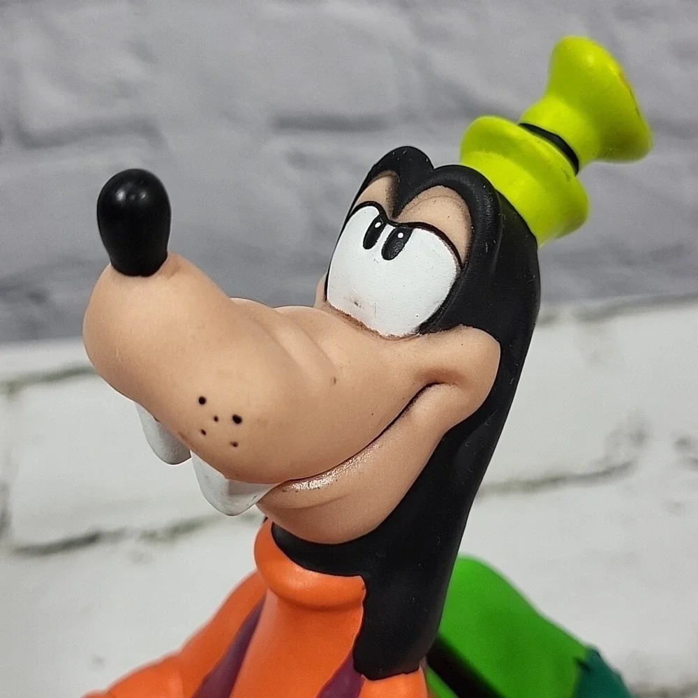 Disney Piggy Bank Goofy Driving Car 7